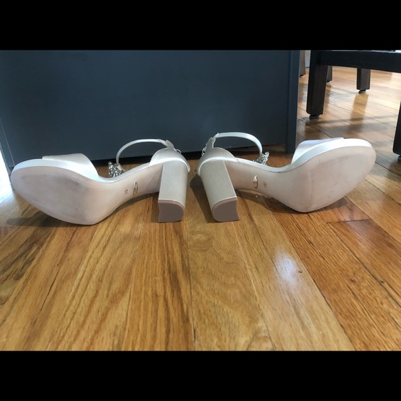 Badgley Mischka Women's Fascinate Heeled Sandal - Picture 7 of 12